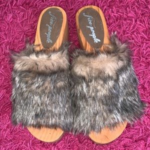 Free People Sonnet Faux Fur Stud Boho Wooden Clog Sandal Like New Condition 37